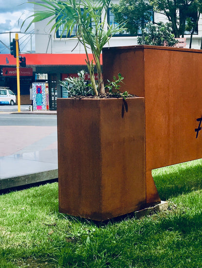 Corten Column 750