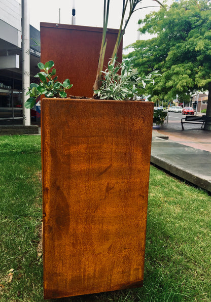 Corten Column 750